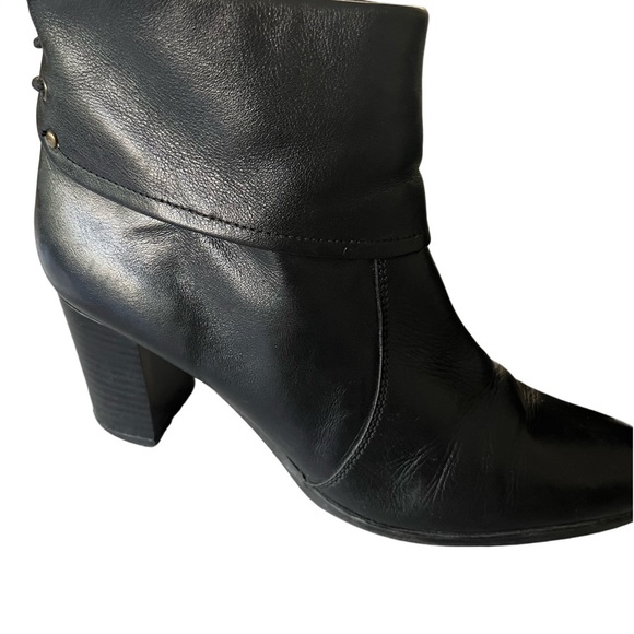 Women’s Stacked Heel Booties - Picture 4 of 7